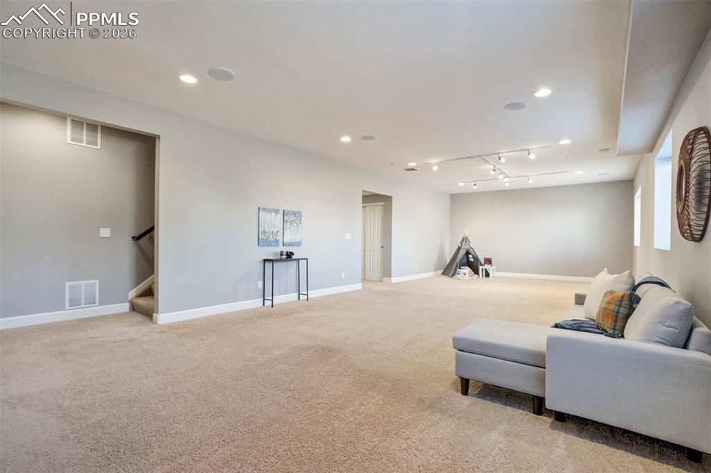 Image 33 of 50: Sitting Room