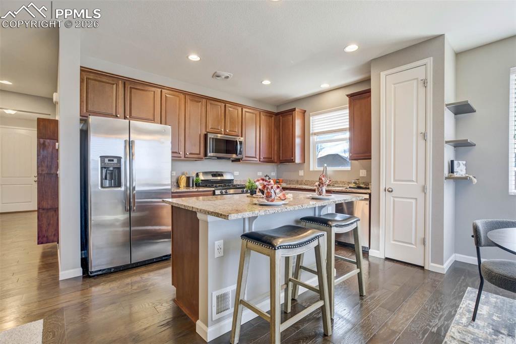 Image 8 of 50: Kitchen