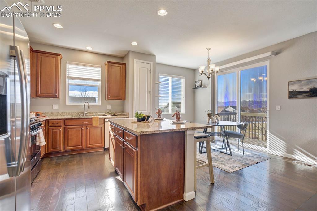 Image 9 of 50: Kitchen