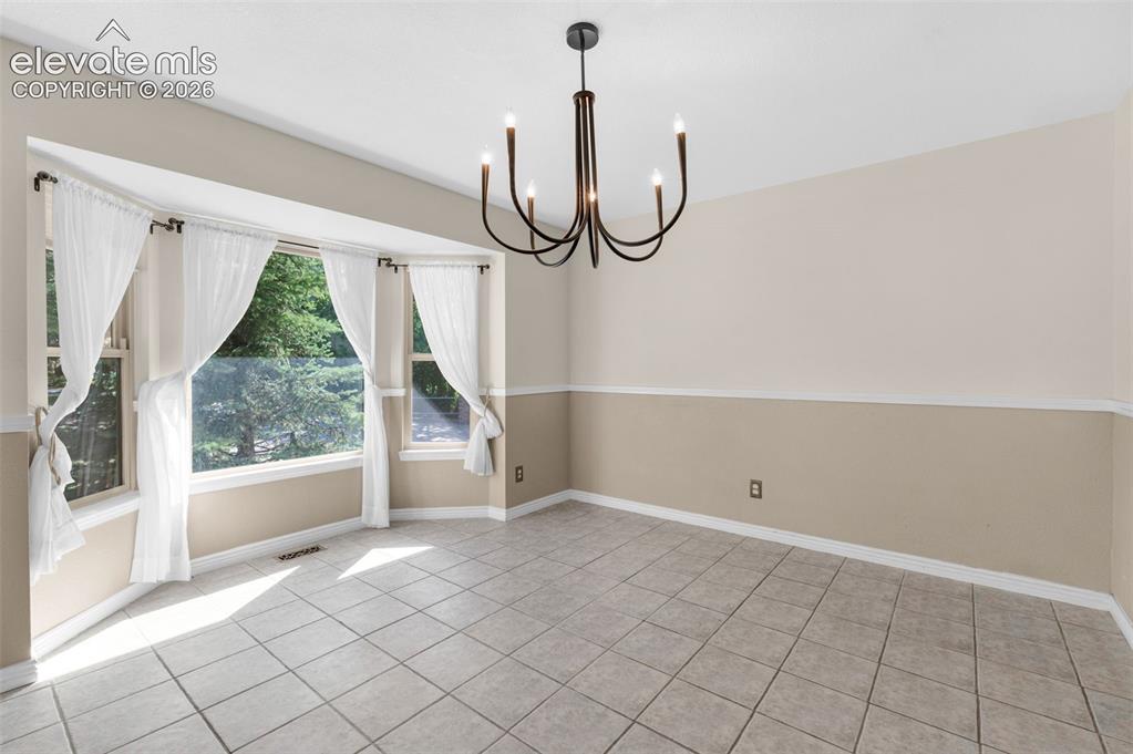 Image 16 of 40: Kitchen
