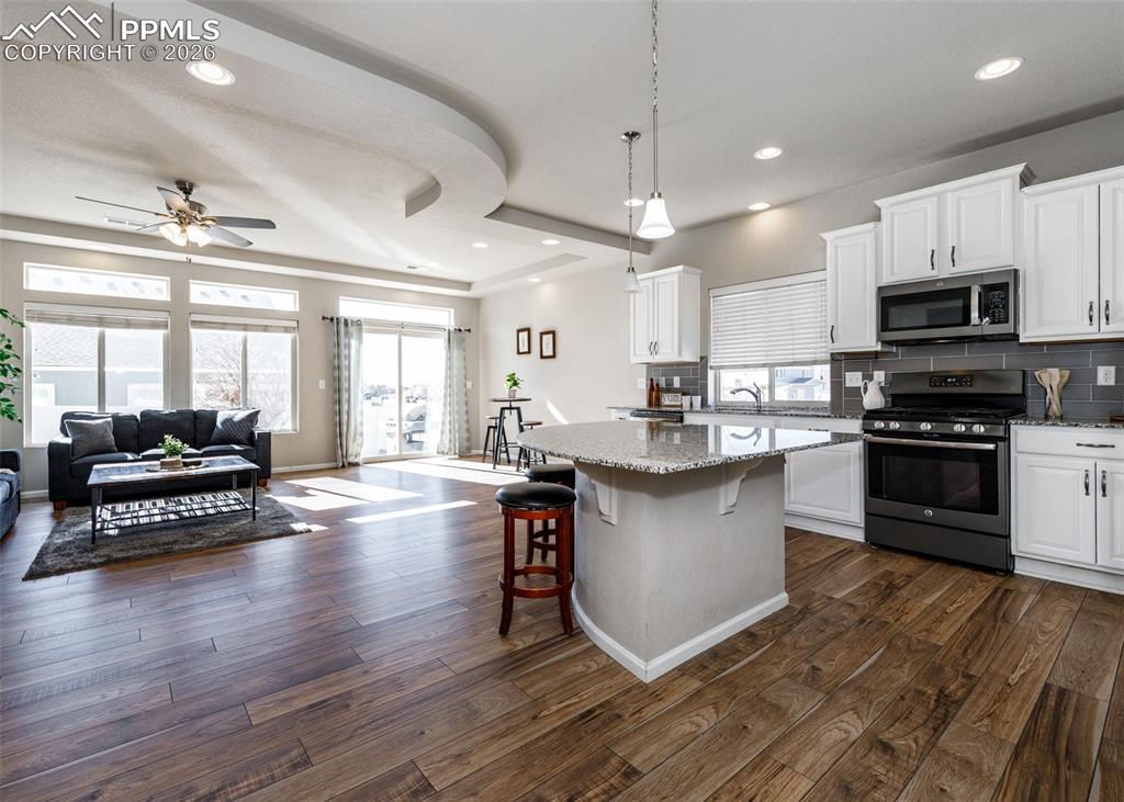 Image 13 of 45: Kitchen