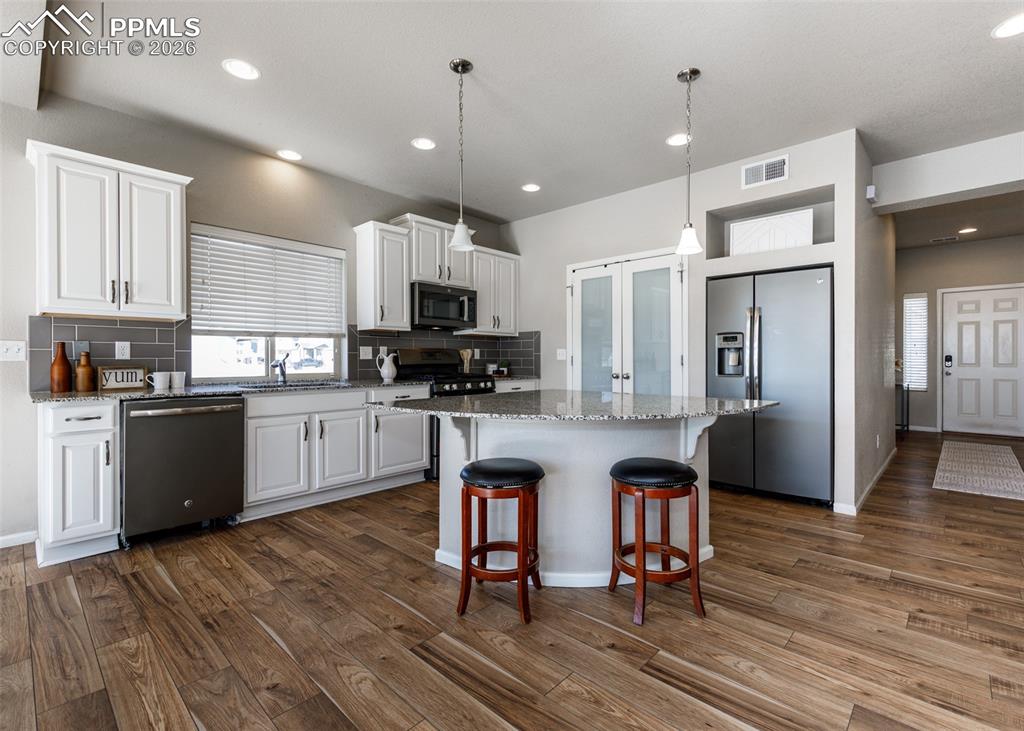 Image 14 of 45: Kitchen