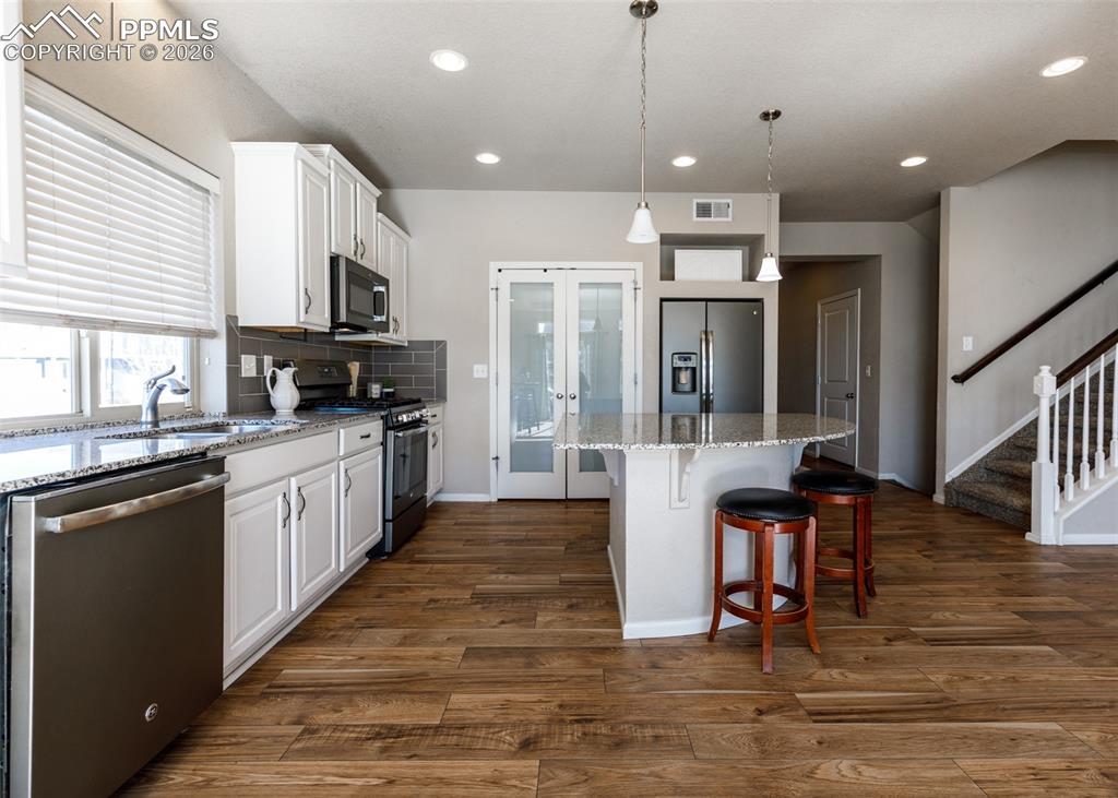 Image 15 of 45: Kitchen