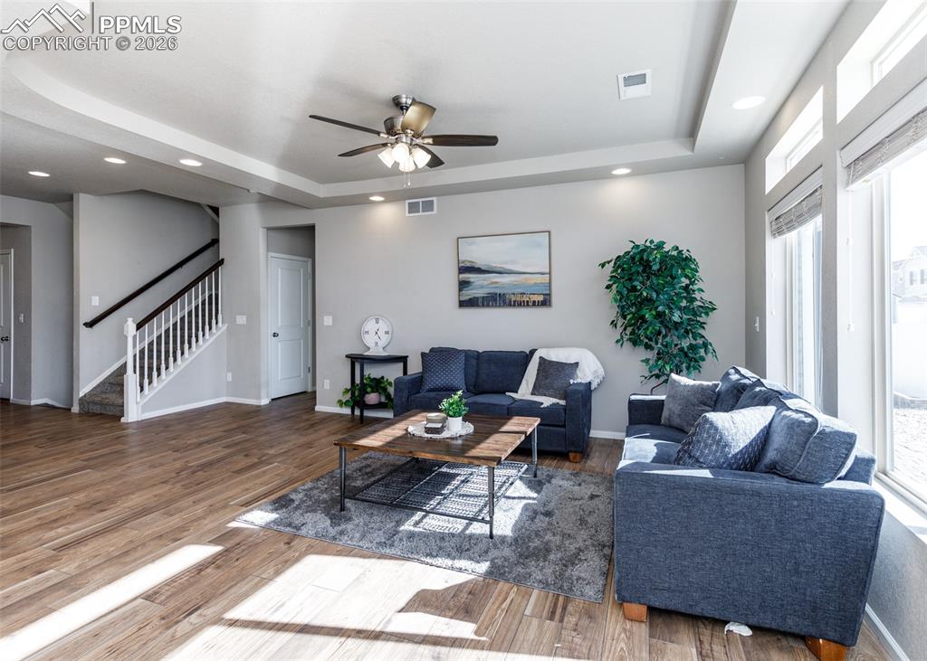 Image 19 of 45: Living Room