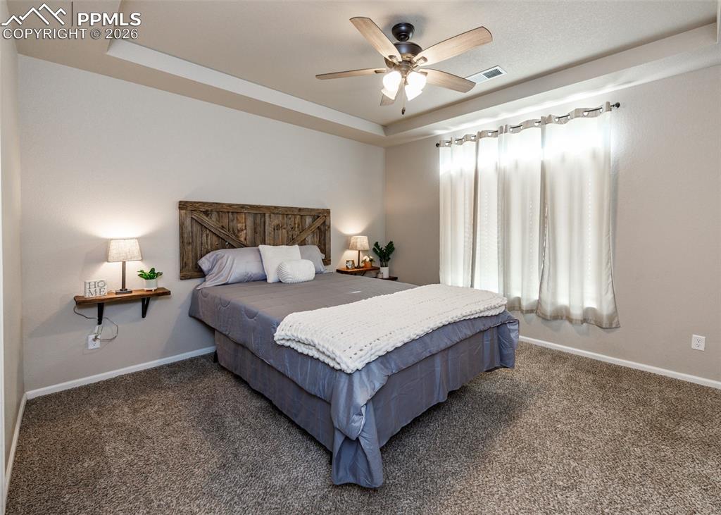 Image 22 of 45: Bedroom