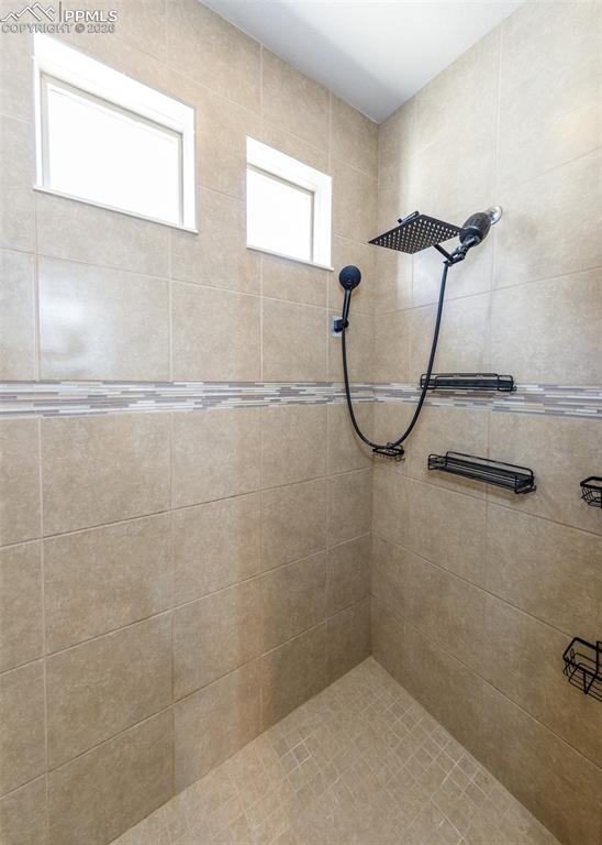 Image 26 of 45: Bathroom