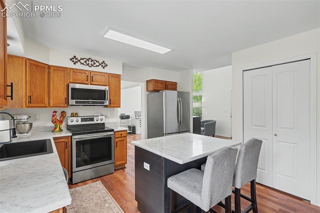 Image 13 of 41: Kitchen