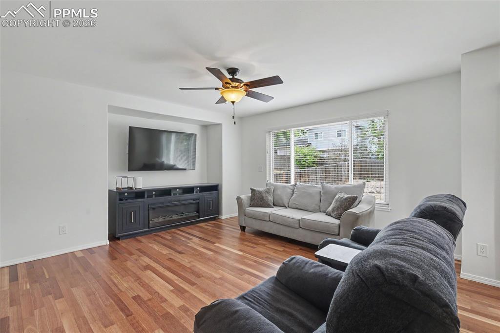 Image 14 of 41: Family Room