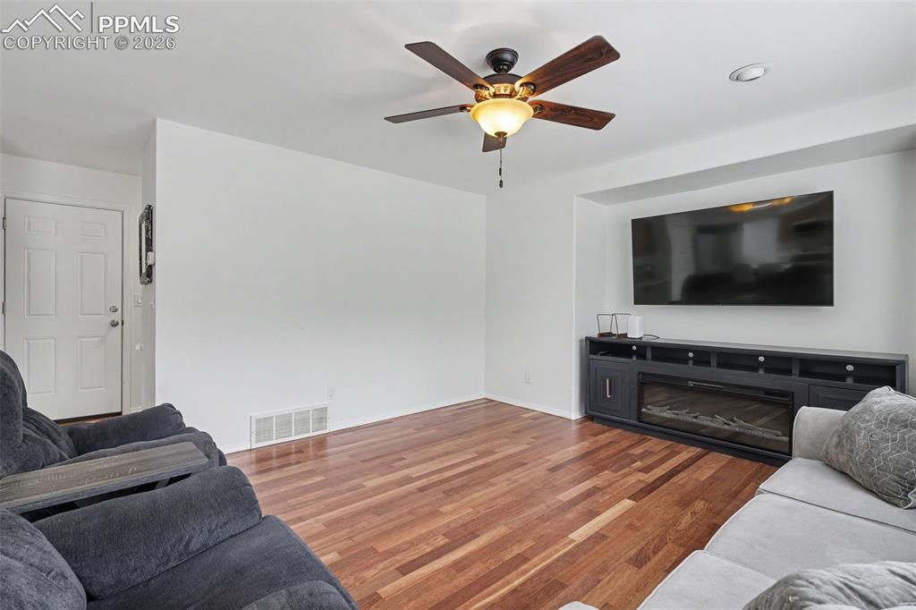 Image 16 of 41: Family Room