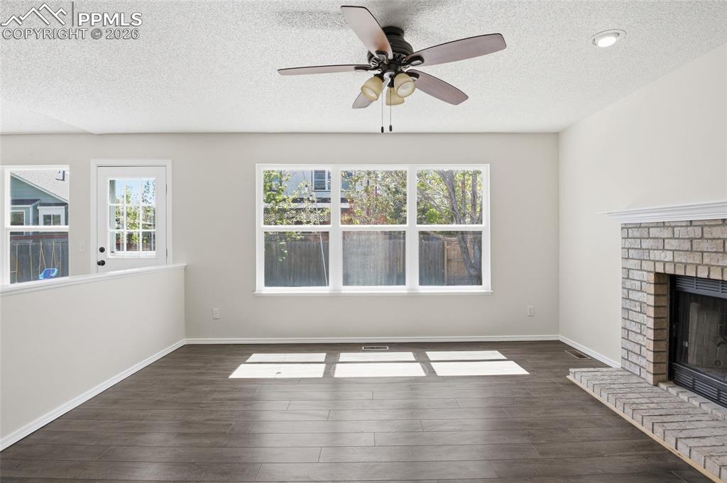 Image 12 of 36: Living Room