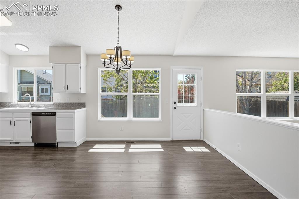 Image 6 of 36: Dining Area