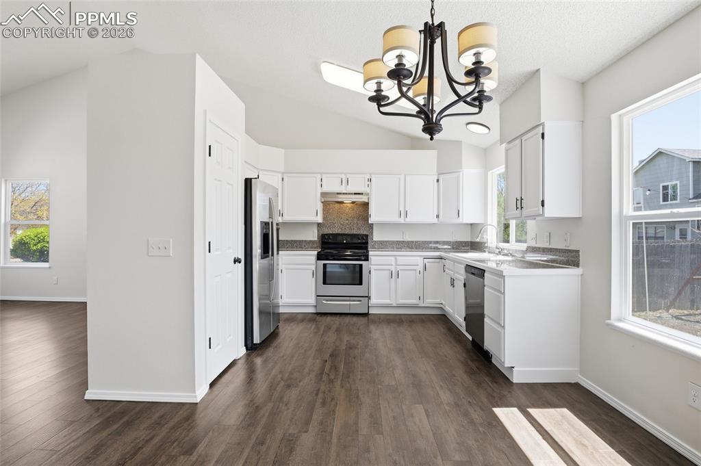 Image 7 of 36: Kitchen