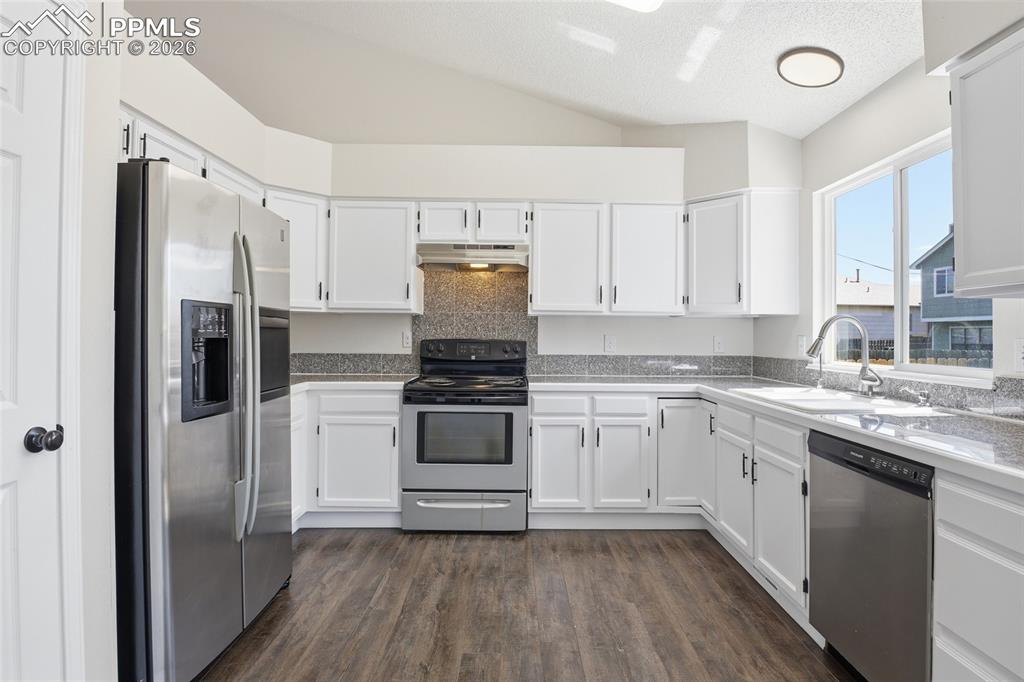 Image 8 of 36: Kitchen