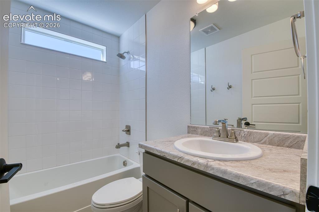 Image 17 of 25: Hall bathroom