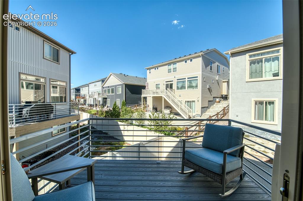 Image 9 of 25: Deck