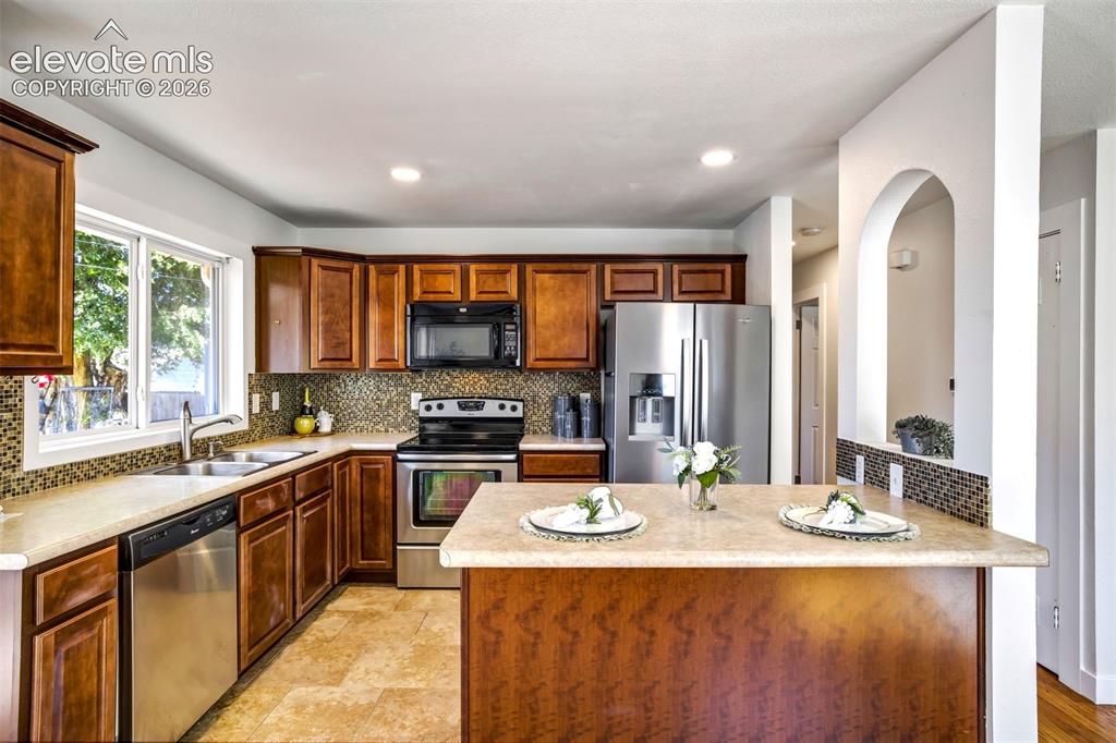 Image 14 of 34: Kitchen