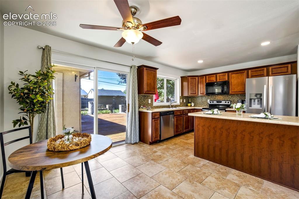 Image 2 of 34: Kitchen