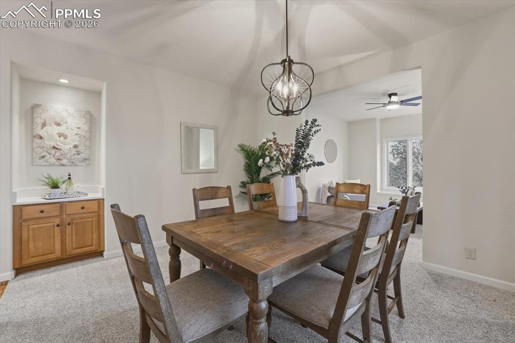 Image 19 of 43: Dining Area