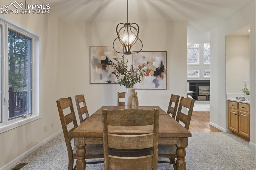 Image 20 of 43: Dining Area