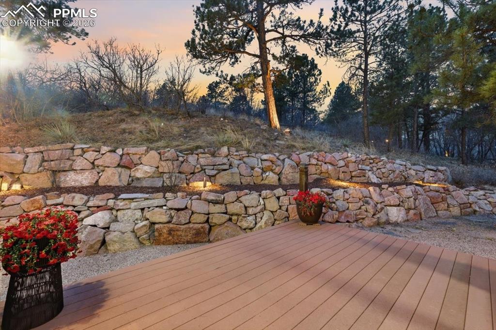 Image 42 of 43: Deck