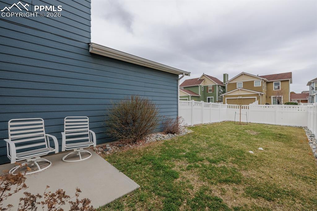 Image 26 of 31: Yard