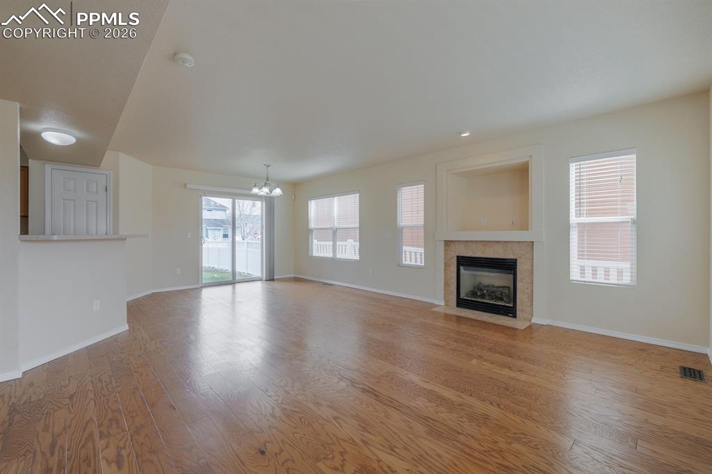 Image 4 of 31: Living Room