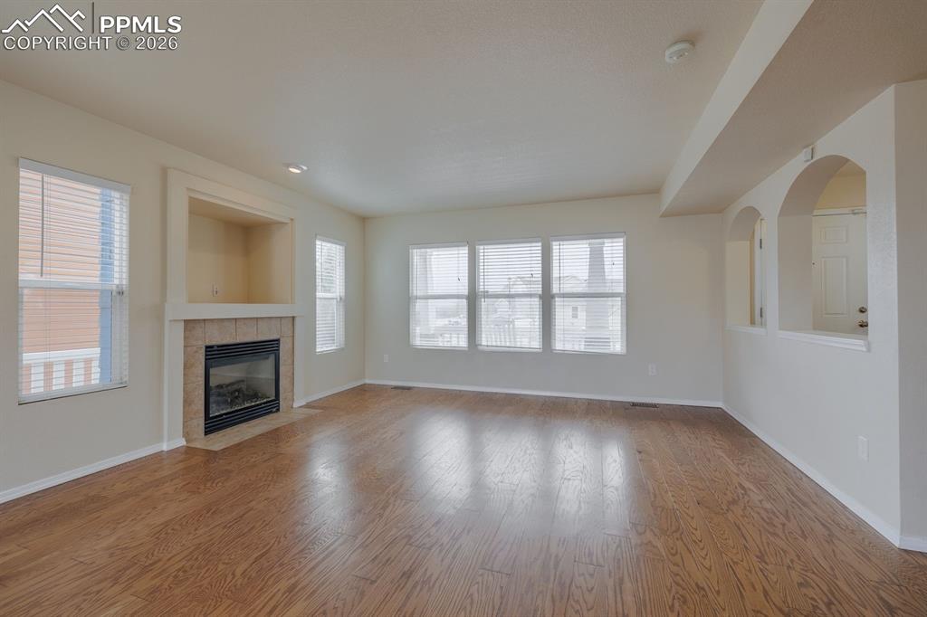 Image 5 of 31: Living Room