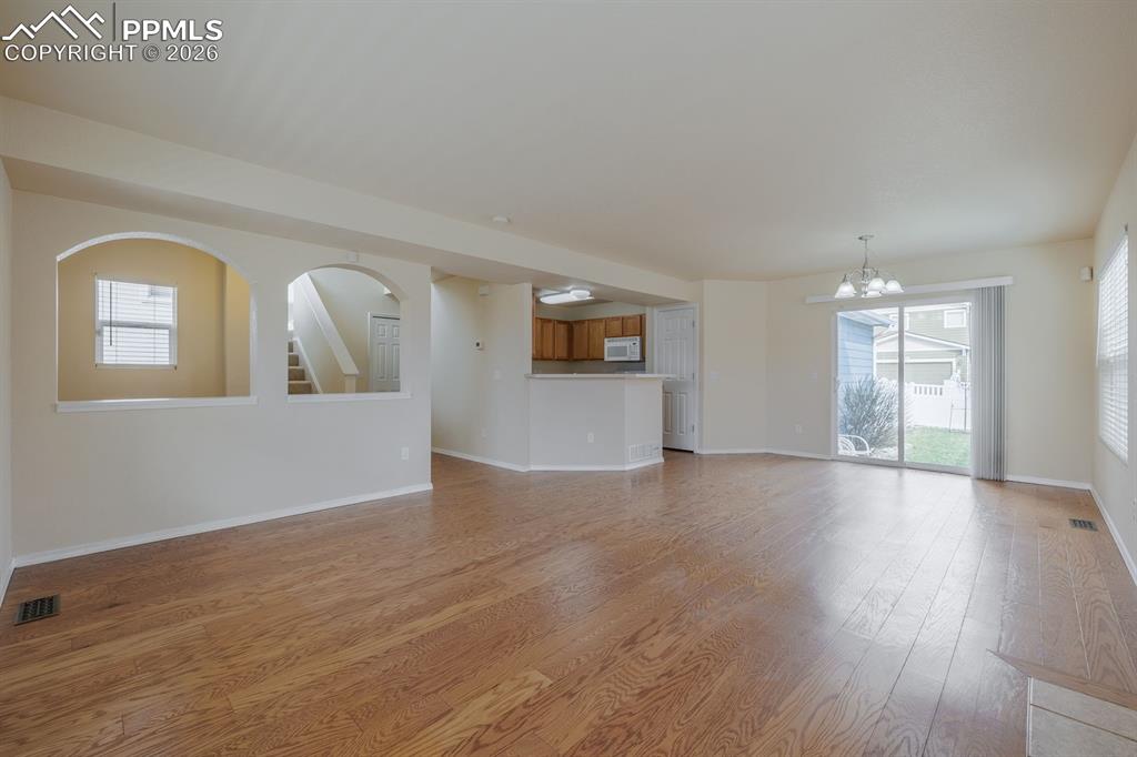 Image 7 of 31: Living Room