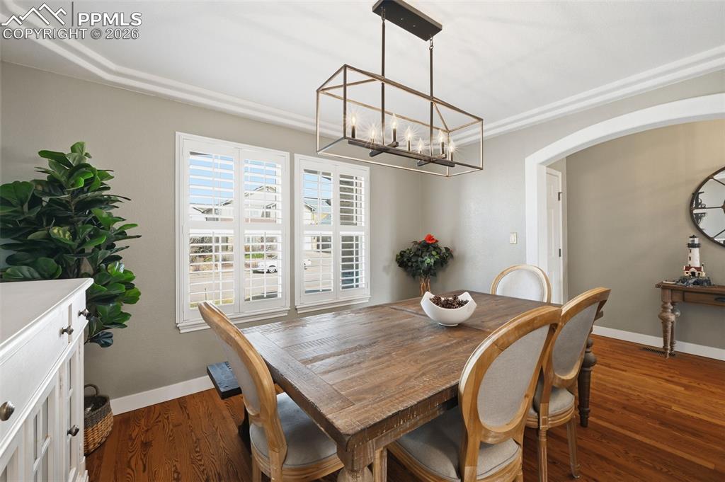 Image 11 of 48: Dining Area