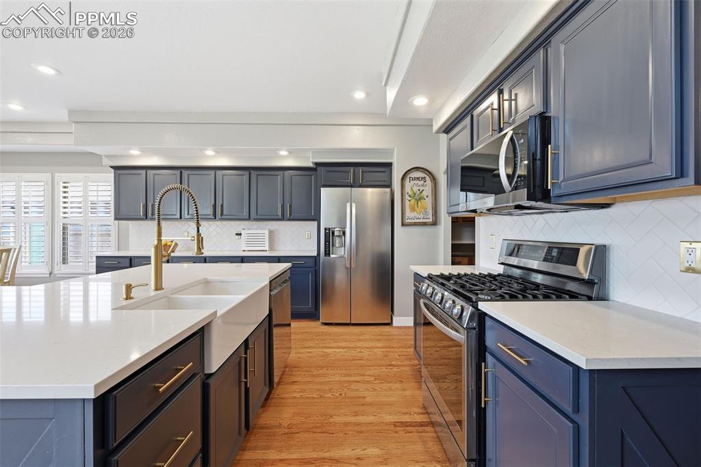 Image 14 of 48: Kitchen