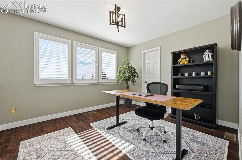 Image 26 of 48: Office