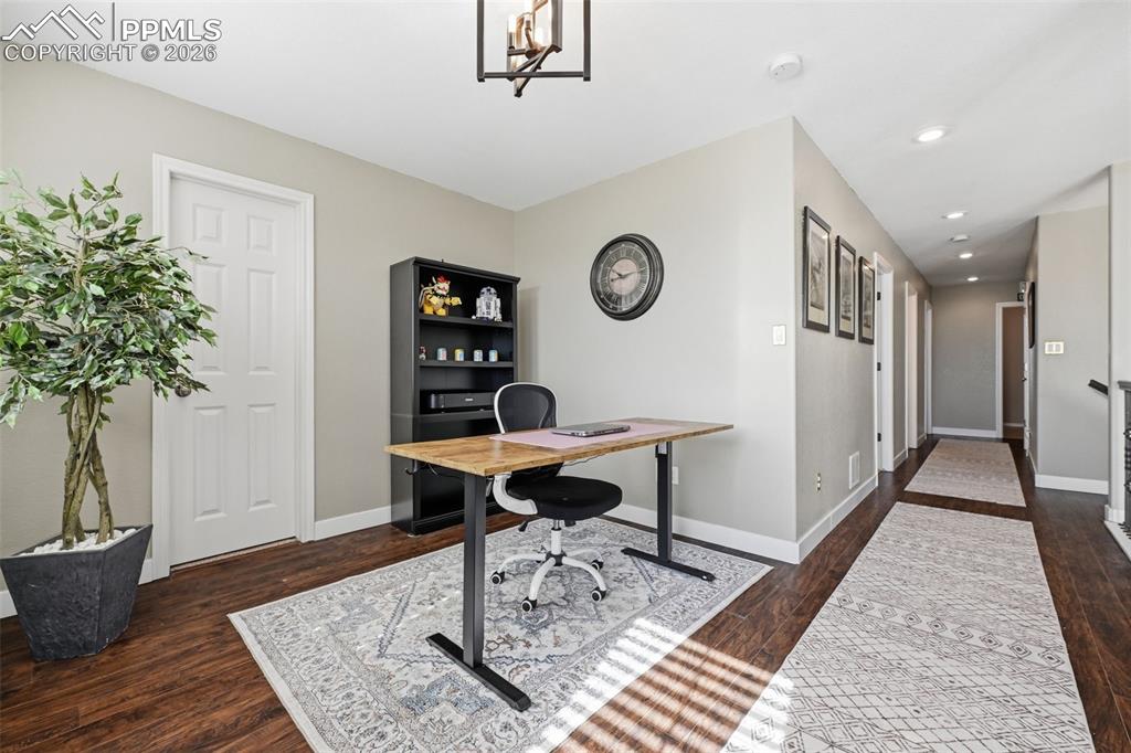 Image 27 of 48: Office