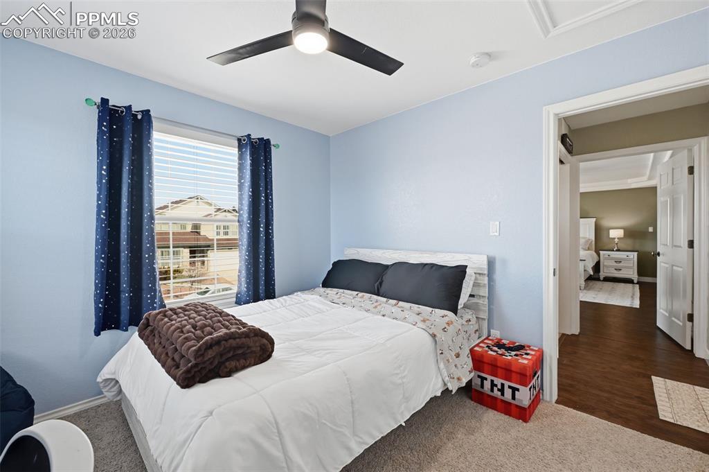 Image 32 of 48: Bedroom