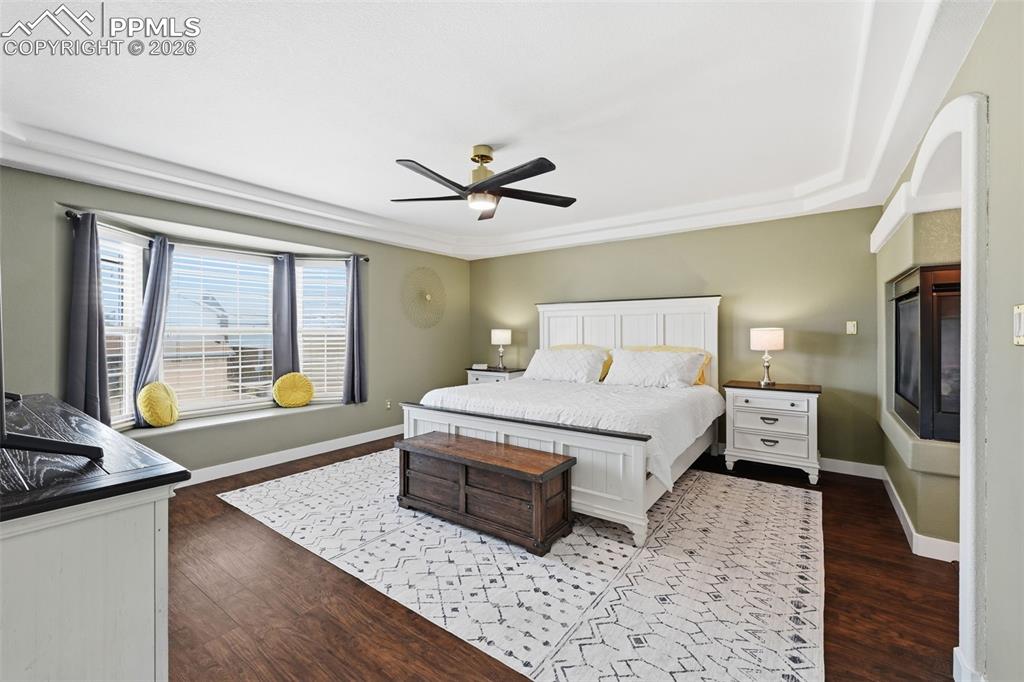 Image 34 of 48: Bedroom