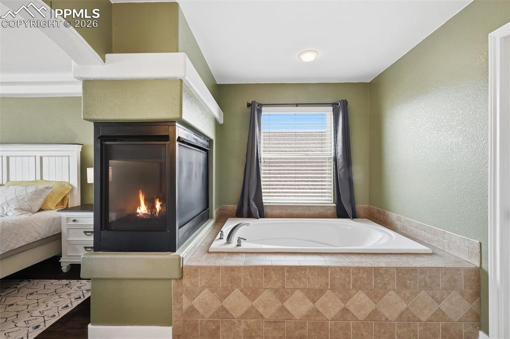 Image 36 of 48: Bathroom