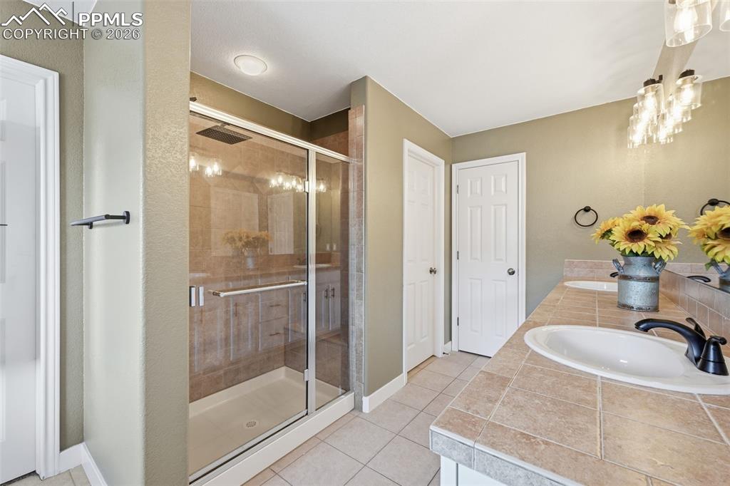 Image 37 of 48: Bathroom