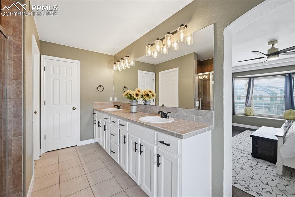 Image 38 of 48: Bathroom