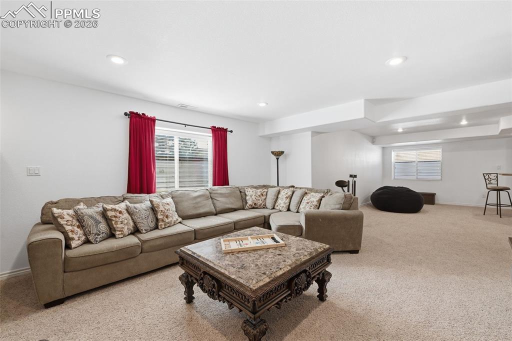 Image 40 of 48: Living Room