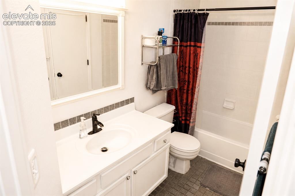 Image 10 of 18: Bathroom