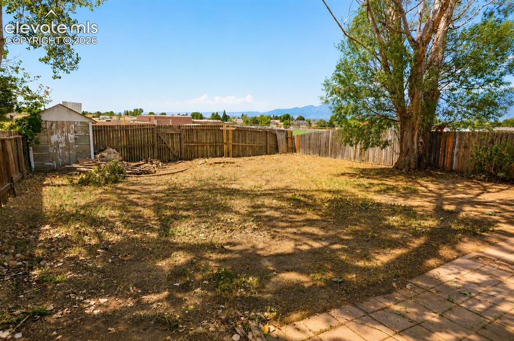 Image 16 of 18: Yard
