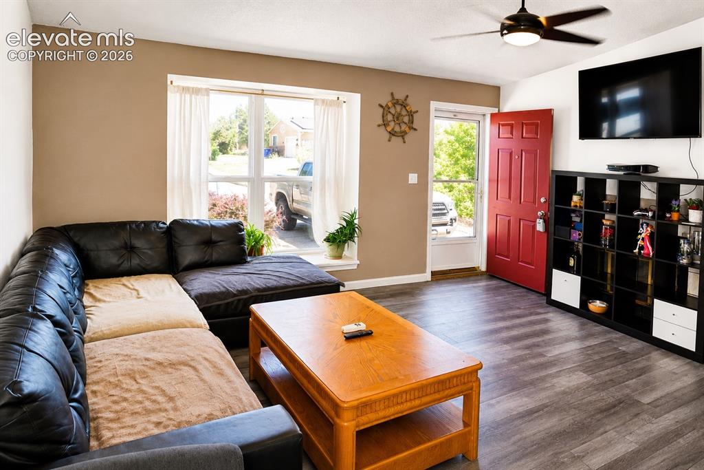 Image 2 of 18: Living Room