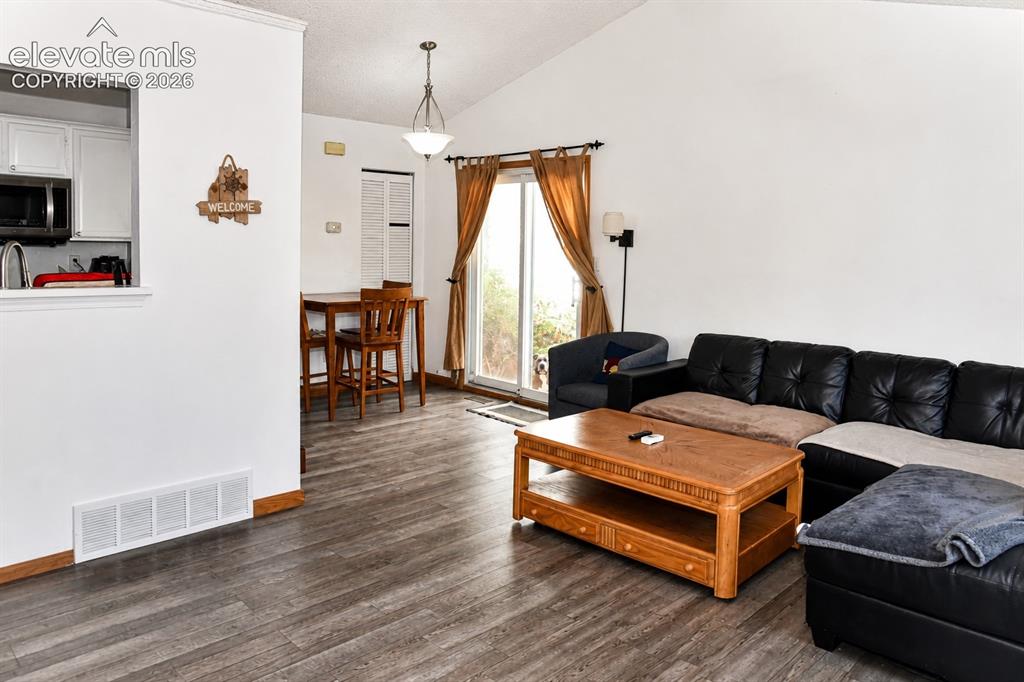 Image 4 of 18: Living Room