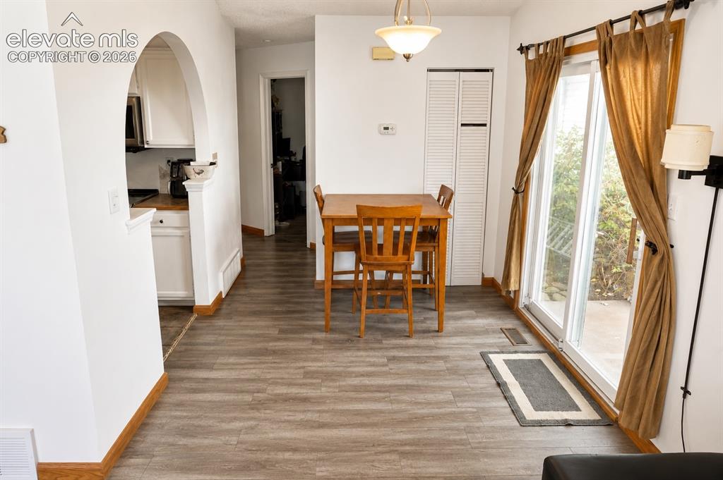 Image 5 of 18: Dining Area