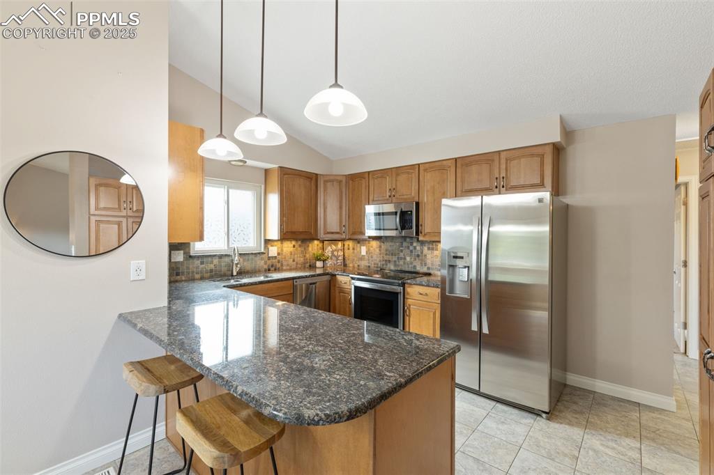 Image 11 of 46: Kitchen