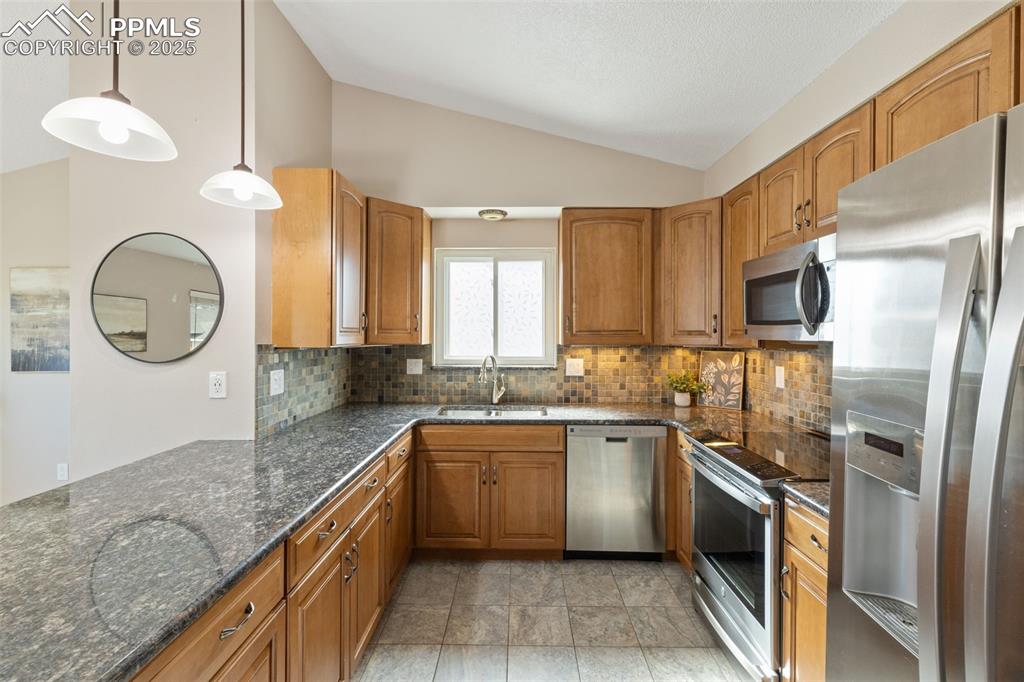 Image 13 of 46: Kitchen