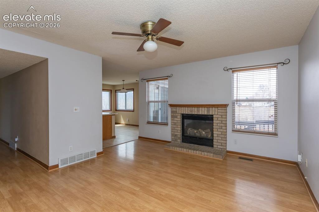 Image 19 of 40: Living Room