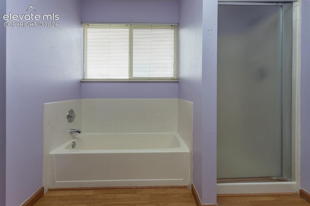 Image 26 of 40: Bathroom