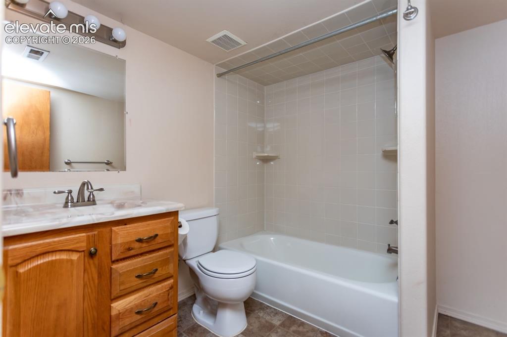 Image 39 of 40: Bathroom
