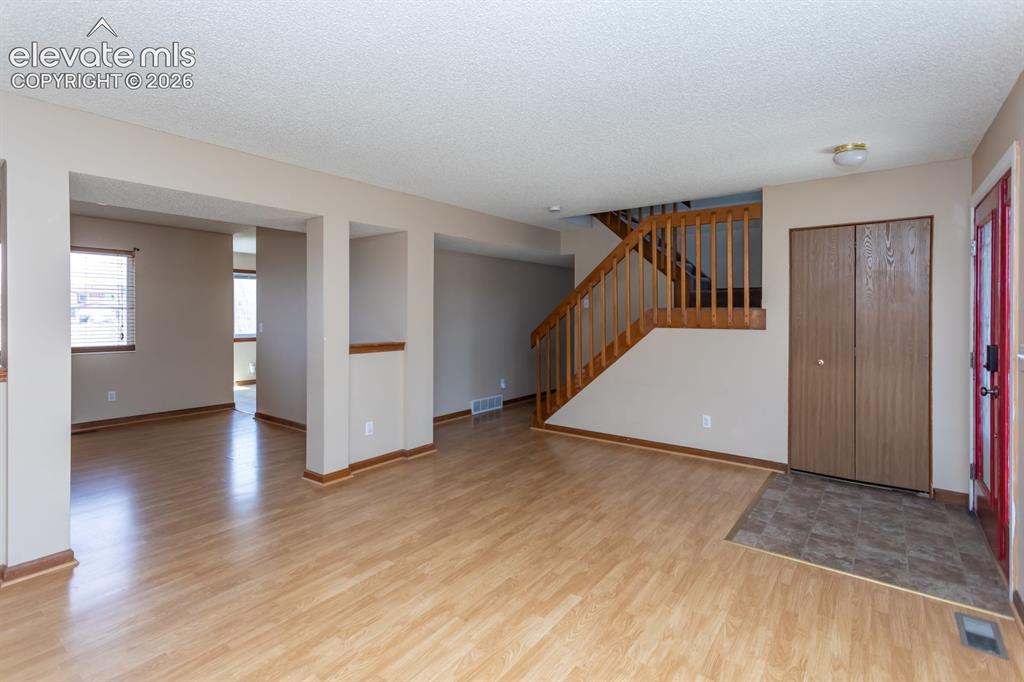 Image 8 of 40: Entry