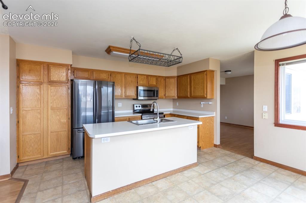 Image 9 of 40: Kitchen